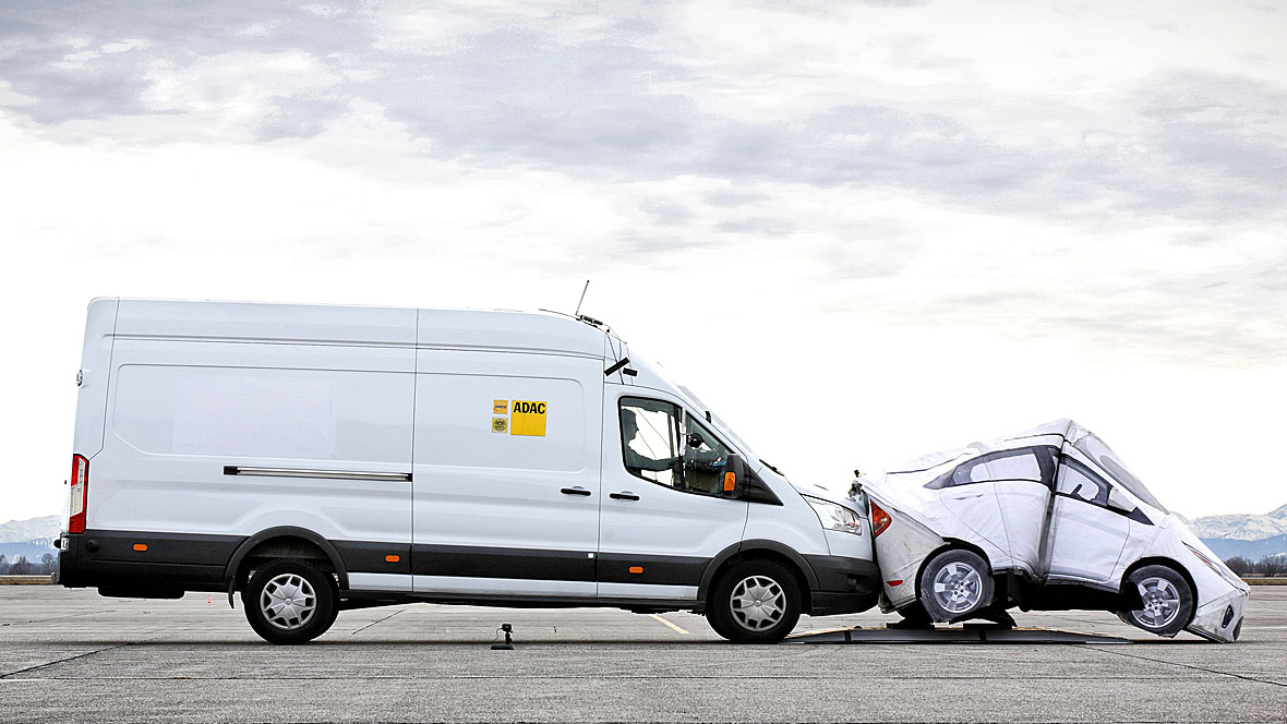 ADAC Test Notbremsassistent Transporter