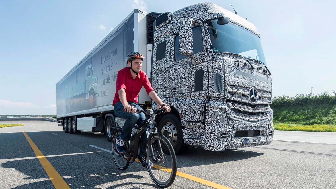 Totwinkel-Warner für abbiegende Lkw