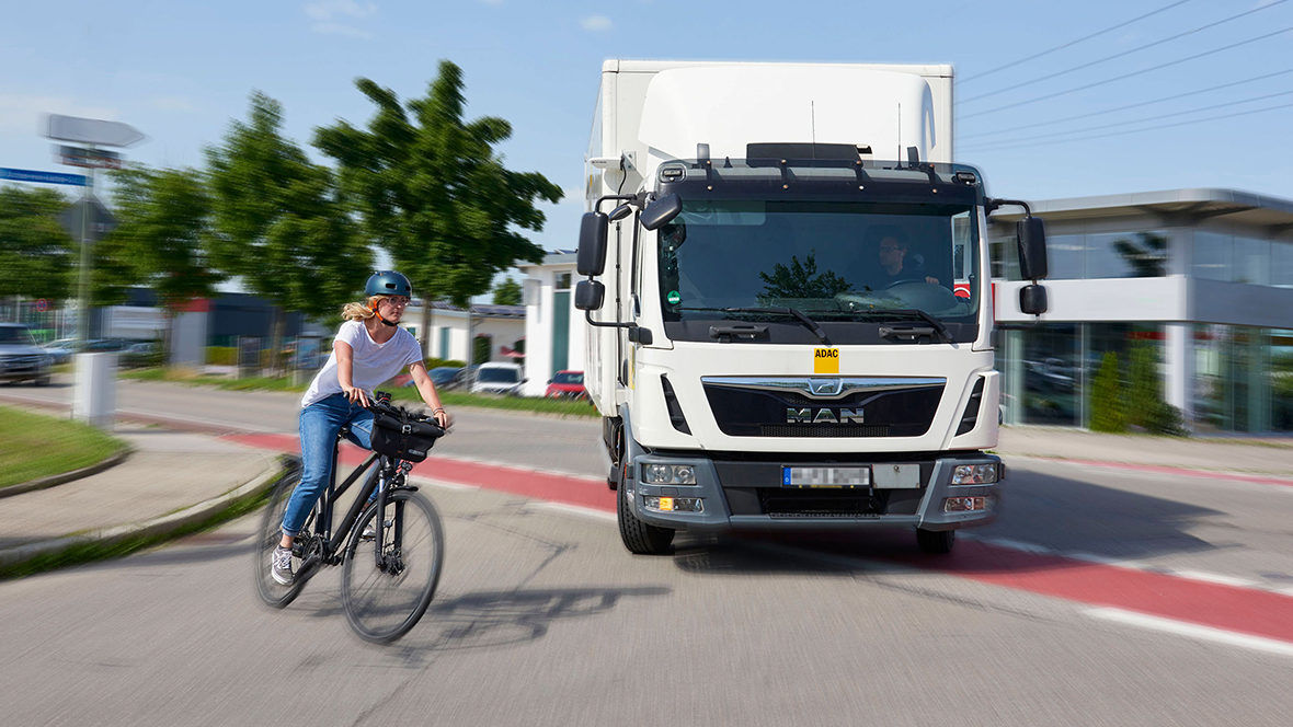 ADAC Test Lkw-Abbiegeassistenten